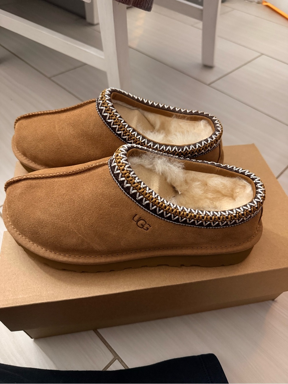 UGG Chestnut tazman Slip-On Slippers